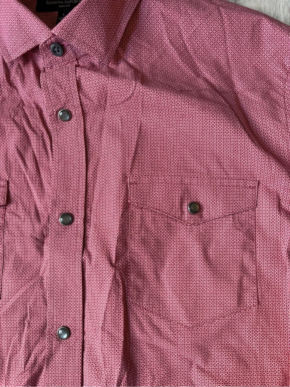 Banana Republic Large Slim Fit Men's Snap Button Two Pocket Shirt in Red